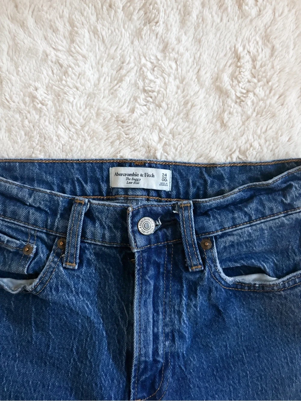 Abercrombie & Fitch The Baggy Low Rise Jeans Raw Hem Dark Wash Size 24